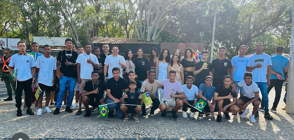 Prefeitura de Passagem Franca leva jovens a Teresina para desfile de 7 de Setembro