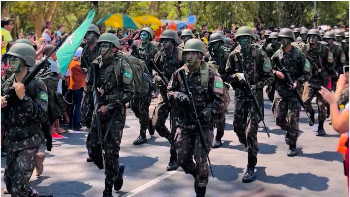 Prefeitura de Passagem Franca leva jovens a Teresina para desfile de 7 de Setembro