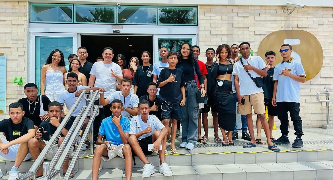 Prefeitura de Passagem Franca leva jovens a Teresina para desfile de 7 de Setembro