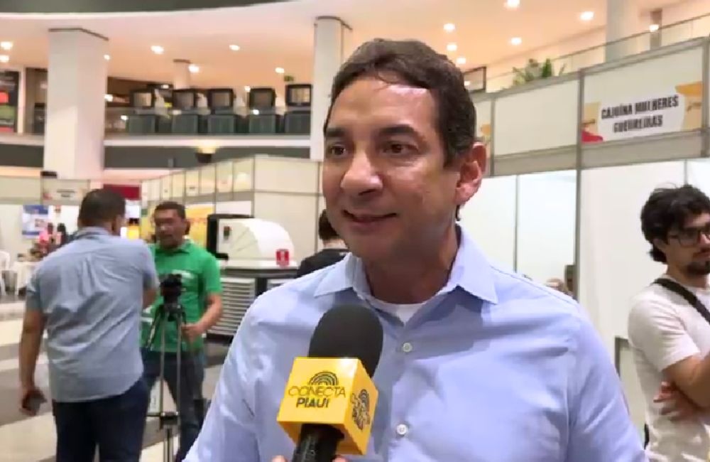 Primeira fábrica de cajuína em contêiner do Brasil é apresentada por Marcelo Castro Filho