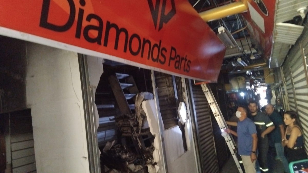 Princípio de incêndio atinge box no Shopping da Cidade, no Centro de Teresina