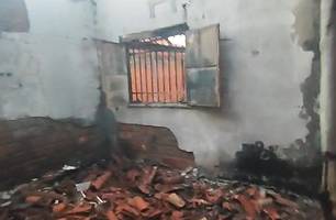 Princípio de incêndio atinge casa e destrói quarto na zona Sul de Teresina (Foto: Repórter 12/Conecta Piauí)
