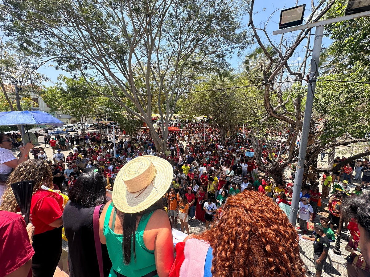 Protesto contra PEC da Blindagem reúne movimentos sociais em Teresina