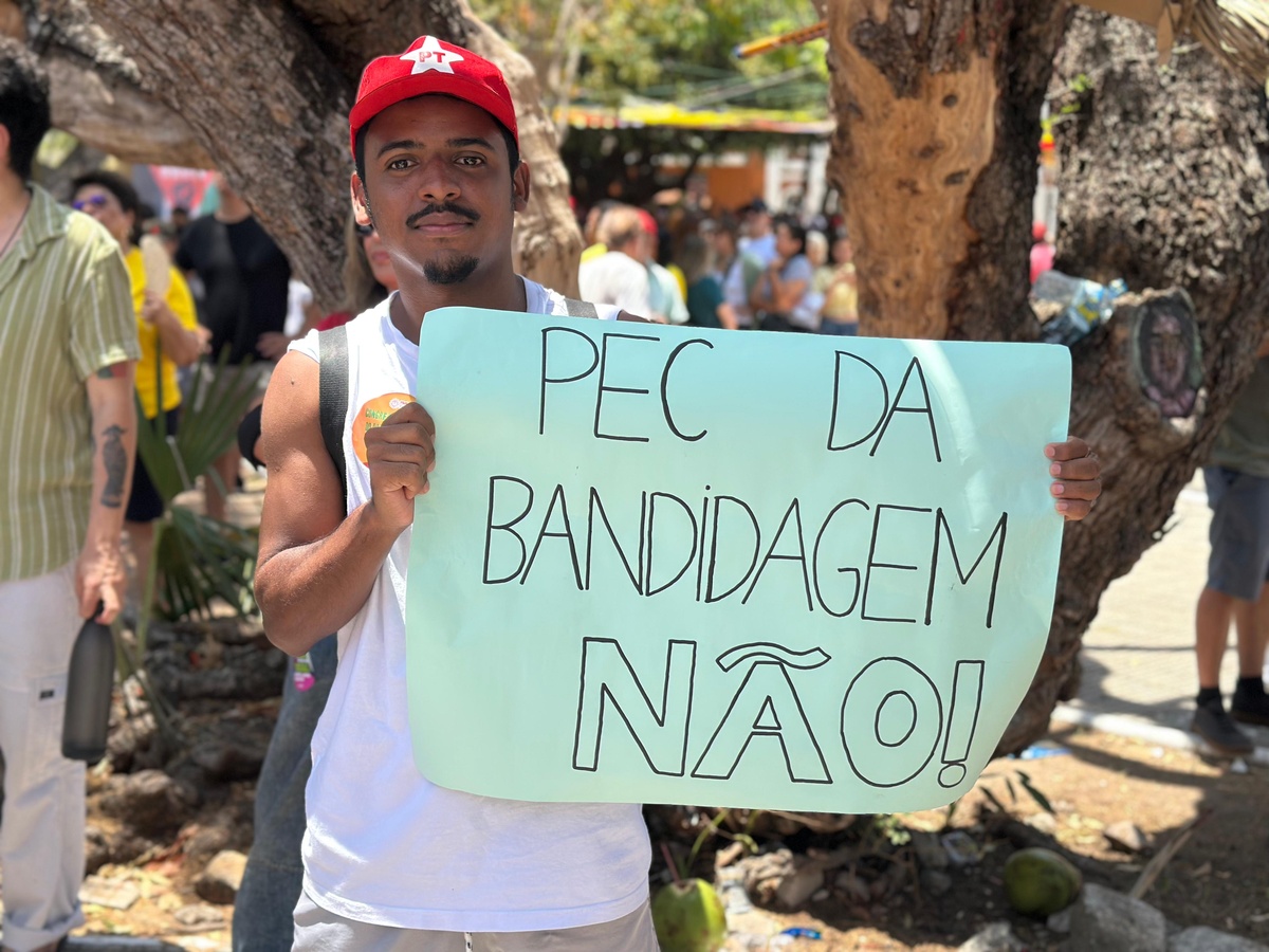 Protesto contra PEC da Blindagem reúne movimentos sociais em Teresina