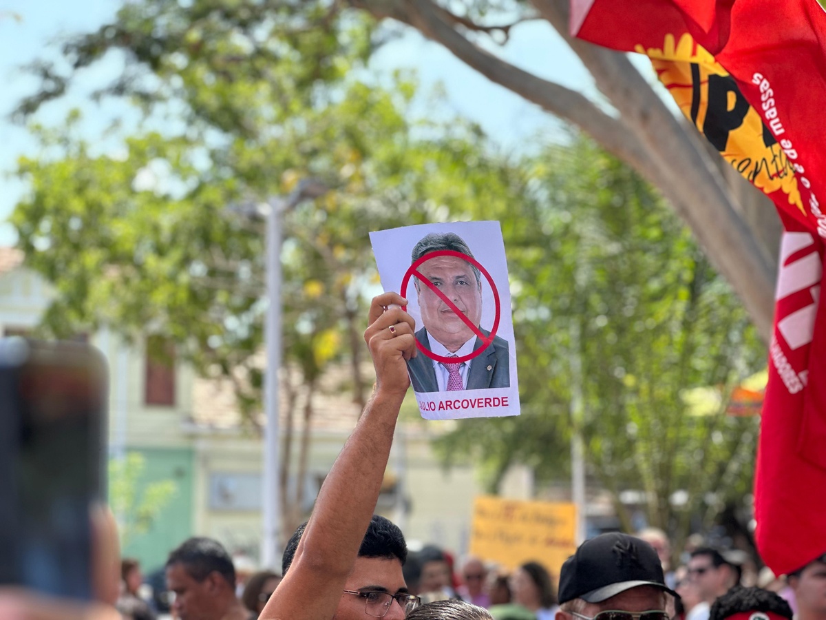 Protesto contra PEC da Blindagem reúne movimentos sociais em Teresina