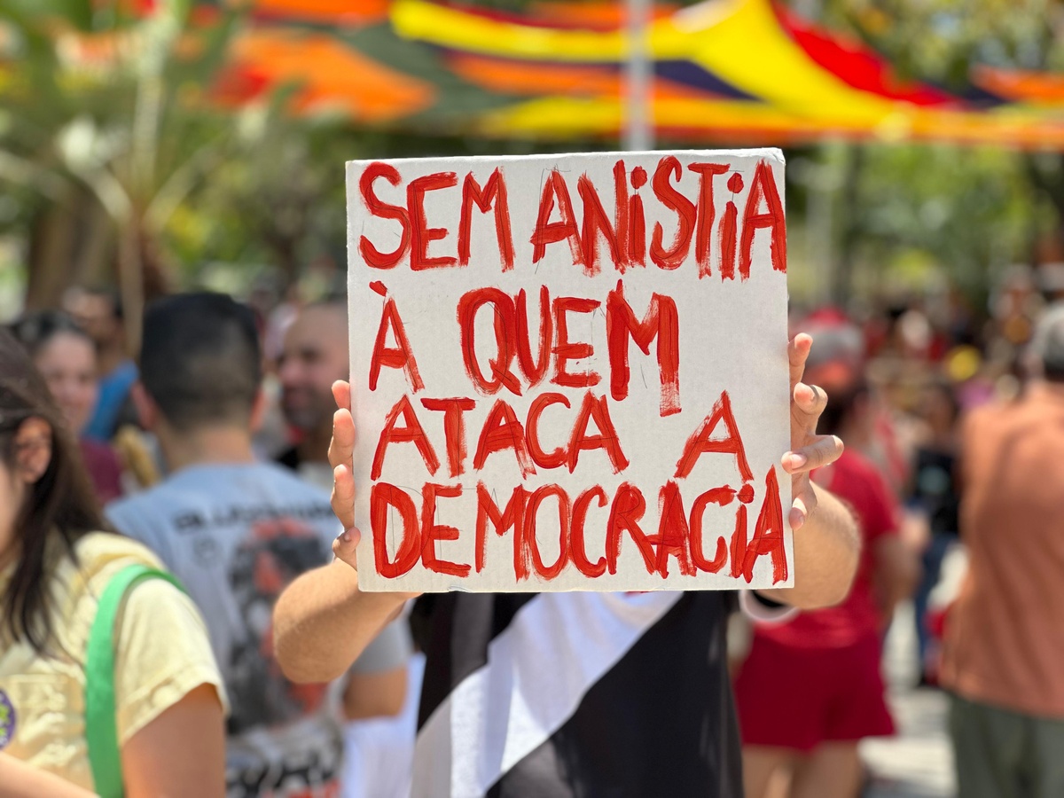 Protesto contra PEC da Blindagem reúne movimentos sociais em Teresina