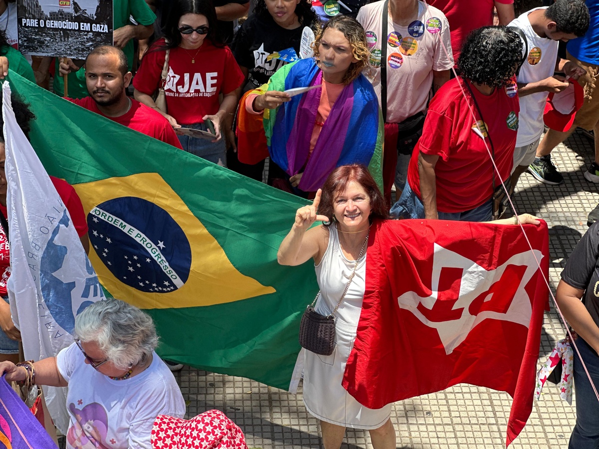Protesto contra PEC da Blindagem reúne movimentos sociais em Teresina
