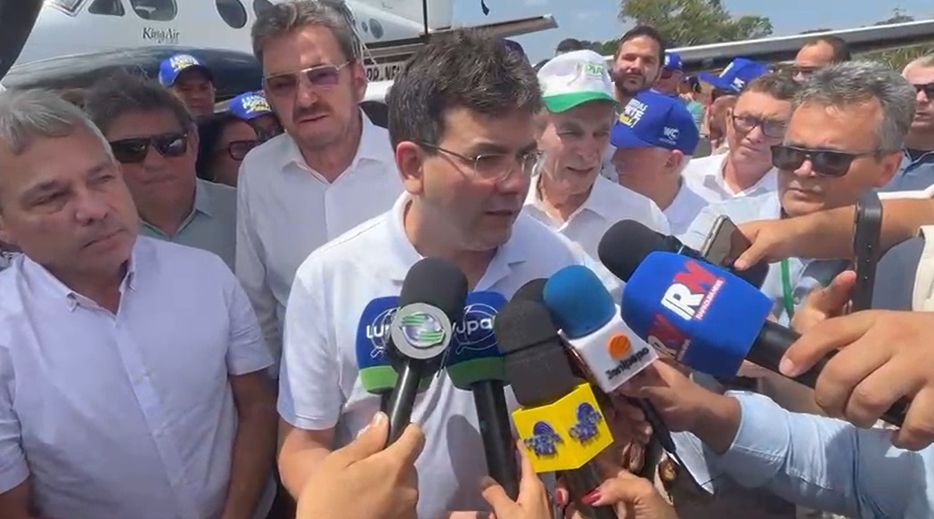 Rafael Fonteles inaugura aeródromo, praça e visita obras em Barras