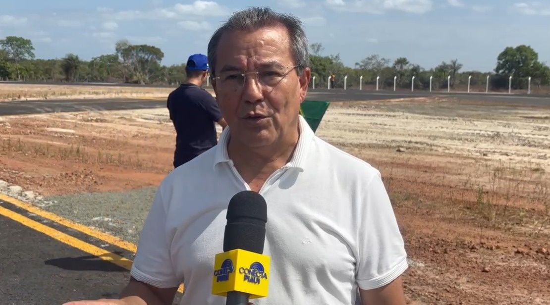 Rafael Fonteles inaugura aeródromo, praça e visita obras em Barras