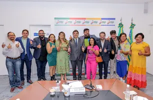 Rafael Fonteles recebe elenco do Ai Que Vida e anuncia sequência do filme (Foto: Gabriel Paulino)