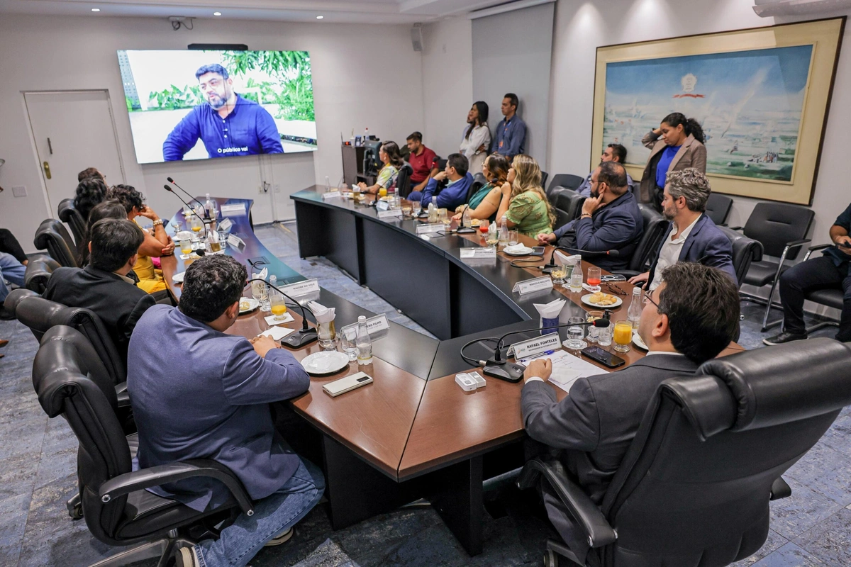 Rafael Fonteles recebe elenco do Ai Que Vida e anuncia sequência do filme
