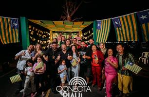 Secretário Marcelo Nolleto com o elenco da campanha (Foto: Reprodução)