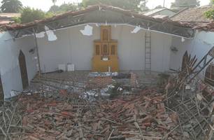 Teto da igreja de São Francisco desaba horas antes de missa dos festejos em Porto (Foto: Reprodução)