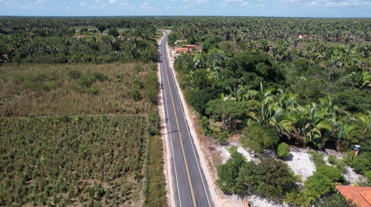 Trecho da PI-110, entre Barras e Miguel Alves