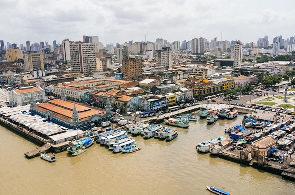 Vista aérea de parte da capital paraense, com destaque para o mercado Ver-o-Peso
