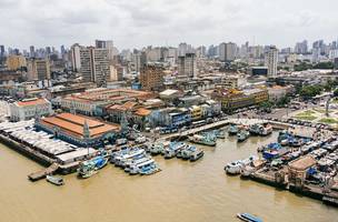 Vista aérea de parte da capital paraense, com destaque para o mercado Ver-o-Peso (Foto: Agência Pará)