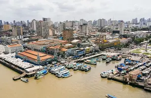 Vista aérea de parte da capital paraense, com destaque para o mercado Ver-o-Peso (Foto: Agência Pará)