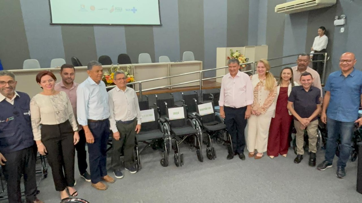 Wellington Dias entrega equipamentos de órtese e prótese para municípios do Piauí