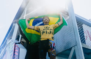 Yago Dora é campeão mundial em Fiji (Foto: Cait Miers/World Surf League)