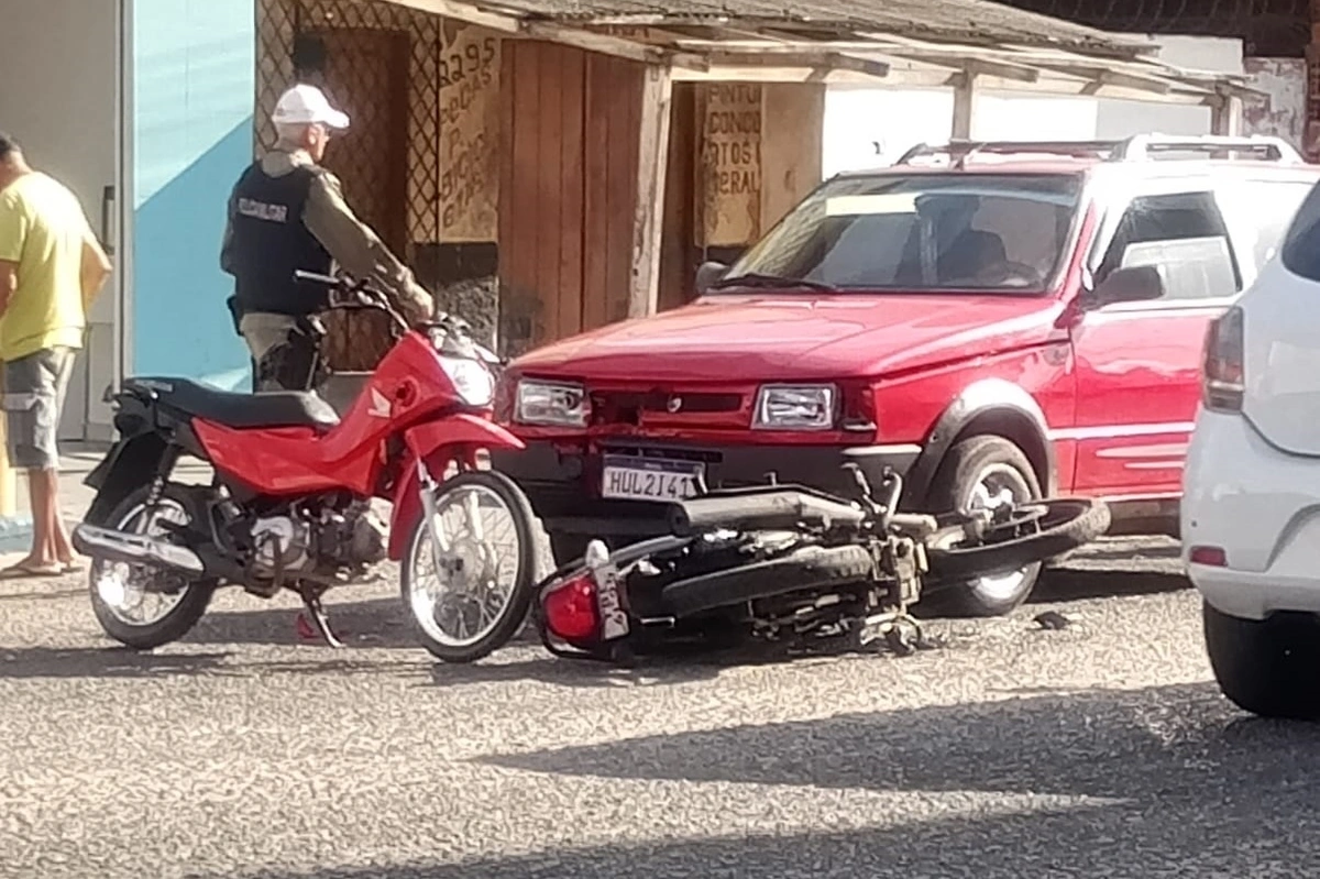 Acidente entre carro e motocicleta deixa dois feridos em Parnaíba