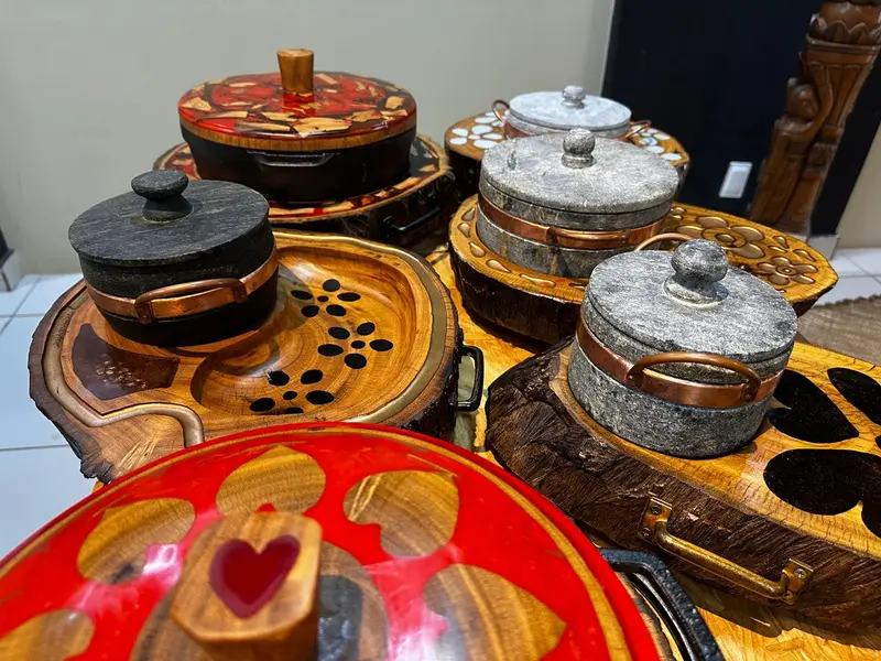 Arte em madeira ganha espaço em nova exposição na Central Mestre Dezinho