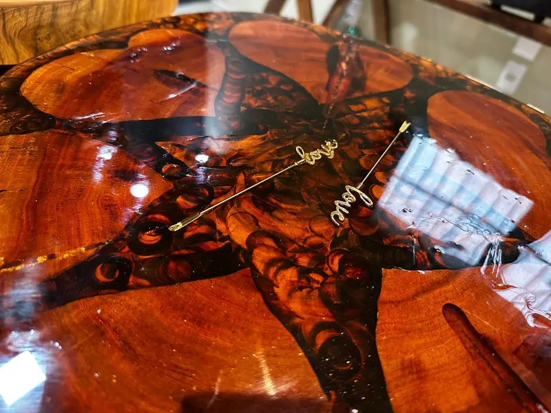 Arte em madeira ganha espaço em nova exposição na Central Mestre Dezinho