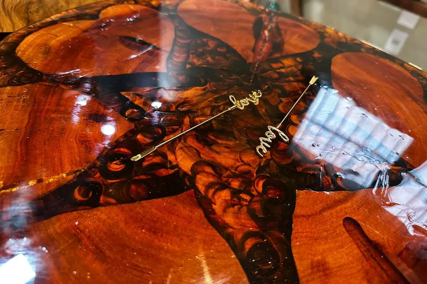 Arte em madeira ganha espaço em nova exposição na Central Mestre Dezinho