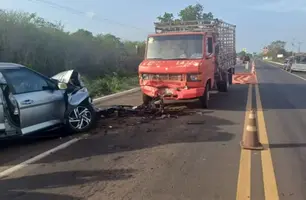 Bebê recém-nascido e dois adultos ficam feridos em acidente na BR-343, em Piripiri (Foto: Reprodução/PRF)