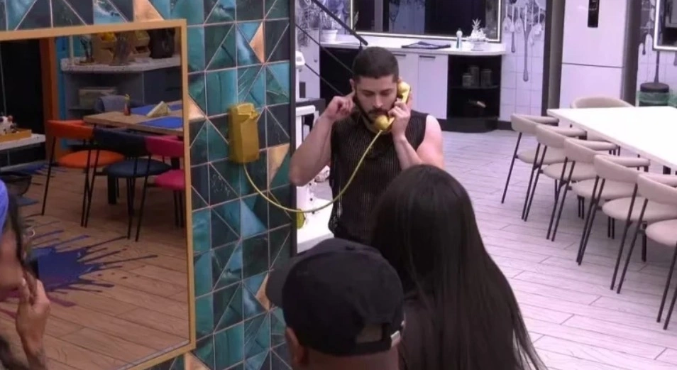 Big Fone define primeiros emparedados e garante imunidade no BBB 26