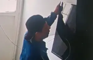 Câmeras flagram invasão e furto de TV em residência na zona Leste de Teresina (Foto: Reprodução)