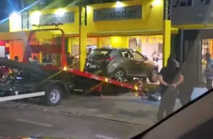 Carro invade loja e causa prejuízos no bairro Morada do Sol em Teresina (Foto: Reprodução)