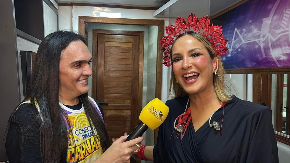 Claudia Leitte arrasta multidão em prévia de Carnaval na Marechal Castelo Branco