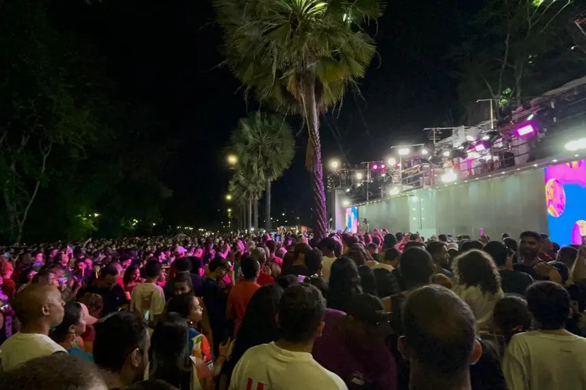 Claudia Leitte arrasta multidão em prévia de Carnaval na Marechal Castelo Branco