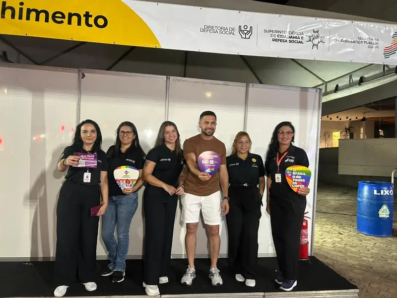 Claudia Leitte arrasta multidão em prévia de Carnaval na Marechal Castelo Branco