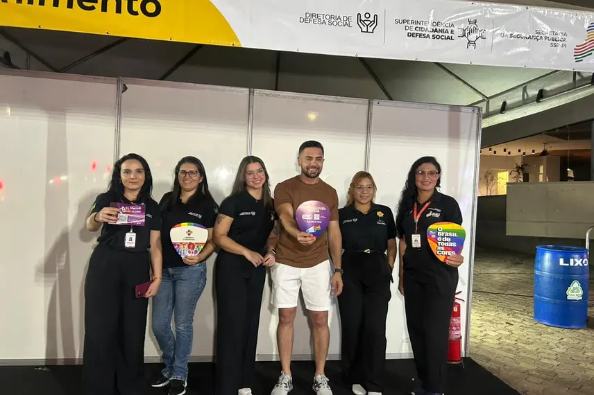 Claudia Leitte arrasta multidão em prévia de Carnaval na Marechal Castelo Branco