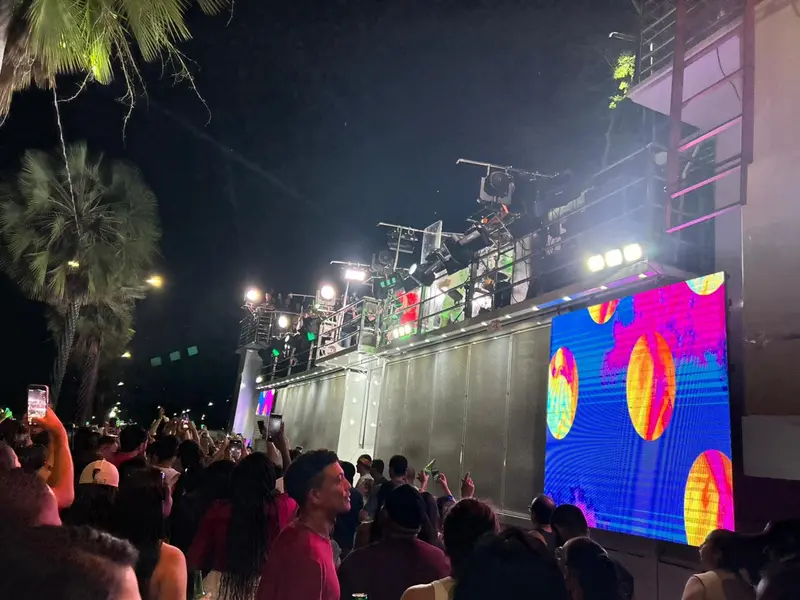 Claudia Leitte arrasta multidão em prévia de Carnaval na Marechal Castelo Branco