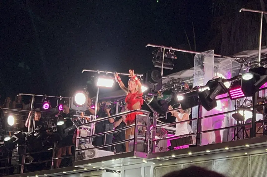 Claudia Leitte arrasta multidão em prévia de Carnaval na Marechal Castelo Branco