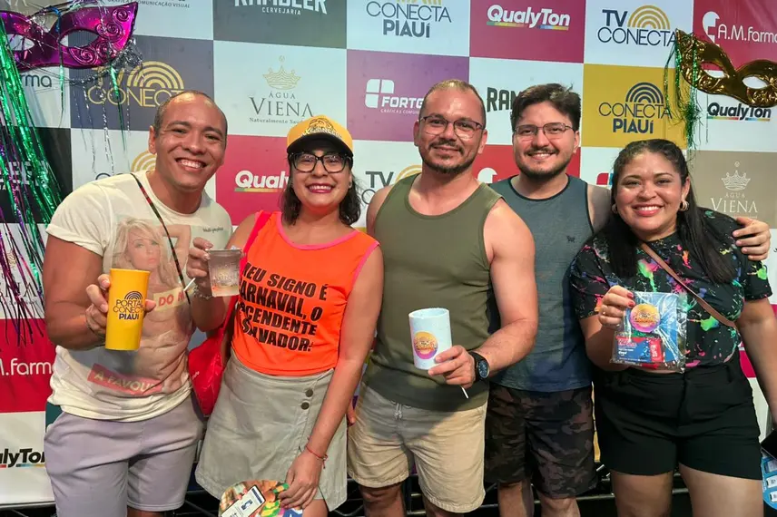 Claudia Leitte arrasta multidão em prévia de Carnaval na Marechal Castelo Branco
