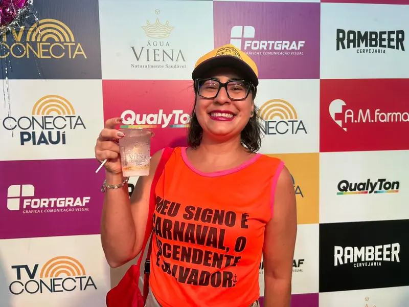 Claudia Leitte arrasta multidão em prévia de Carnaval na Marechal Castelo Branco