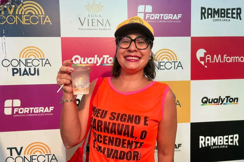 Claudia Leitte arrasta multidão em prévia de Carnaval na Marechal Castelo Branco