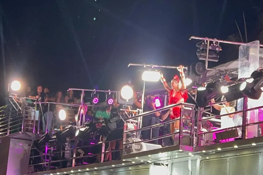 Claudia Leitte arrasta multidão em prévia de Carnaval na Marechal Castelo Branco