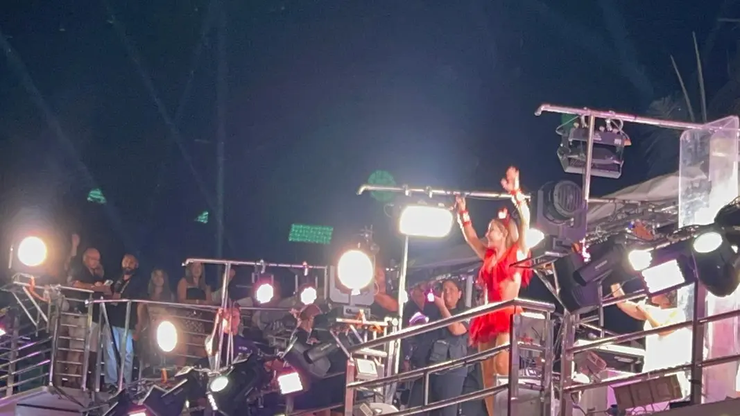 Claudia Leitte arrasta multidão em prévia de Carnaval na Marechal Castelo Branco