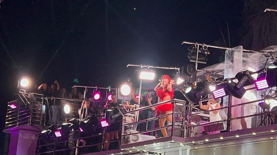 Claudia Leitte arrasta multidão em prévia de Carnaval na Marechal Castelo Branco