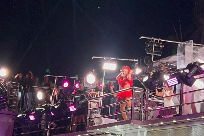 Claudia Leitte arrasta multidão em prévia de Carnaval na Marechal Castelo Branco