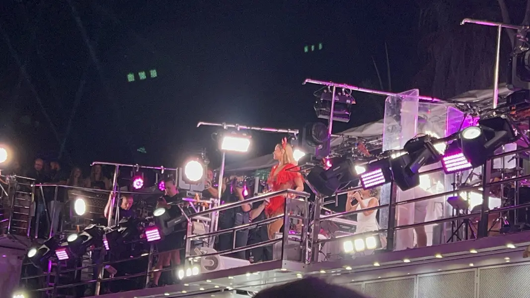 Claudia Leitte arrasta multidão em prévia de Carnaval na Marechal Castelo Branco