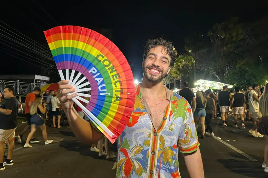 Claudia Leitte arrasta multidão em prévia de Carnaval na Marechal Castelo Branco