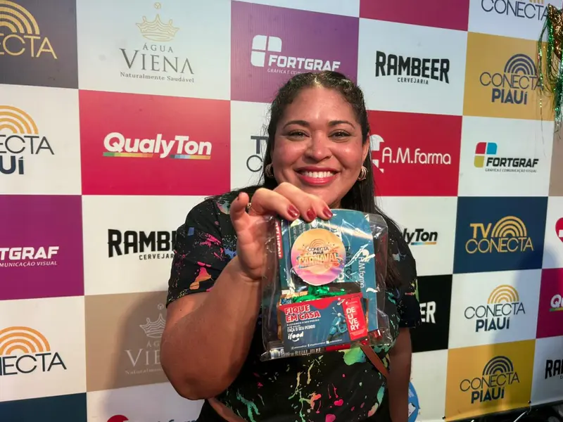 Claudia Leitte arrasta multidão em prévia de Carnaval na Marechal Castelo Branco