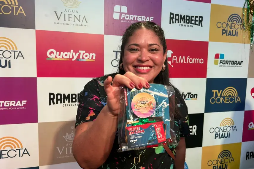 Claudia Leitte arrasta multidão em prévia de Carnaval na Marechal Castelo Branco