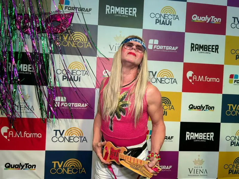 Claudia Leitte arrasta multidão em prévia de Carnaval na Marechal Castelo Branco