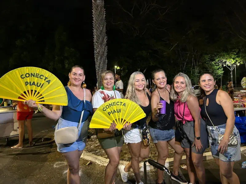 Claudia Leitte arrasta multidão em prévia de Carnaval na Marechal Castelo Branco